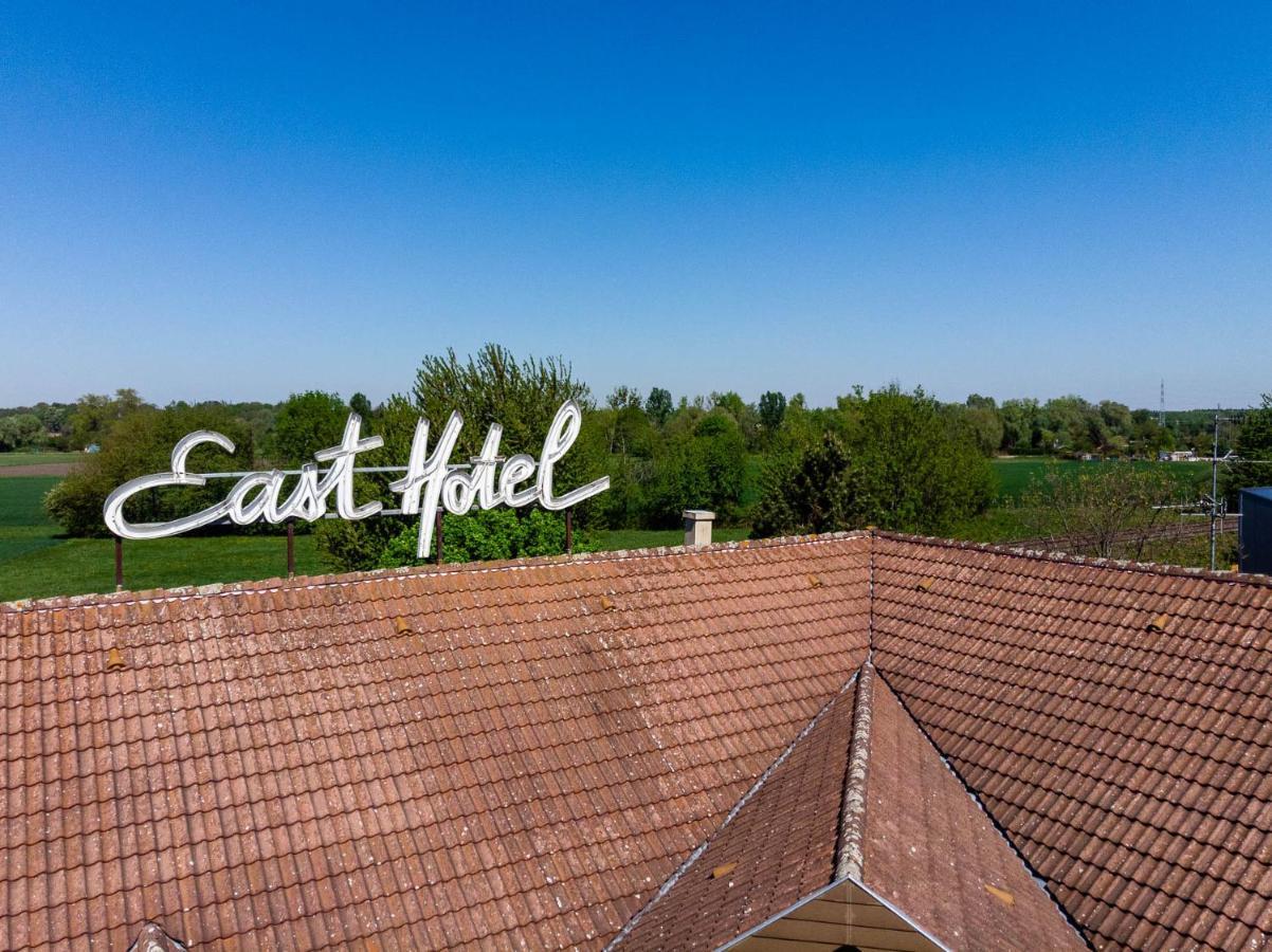 East Hotel Энайм Экстерьер фото